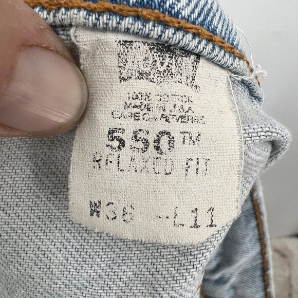 Levi's 550 Relaxed Fit Light Wash Distressed Raw Edge Denim Jean Cutoff Shorts - Picture 12 of 14